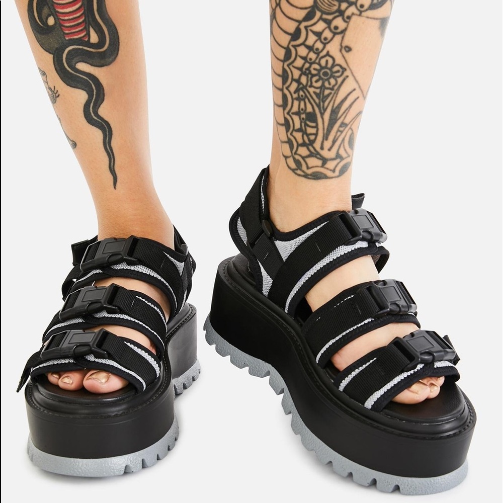 NEVER WORN Koi Platform Sandals 😍